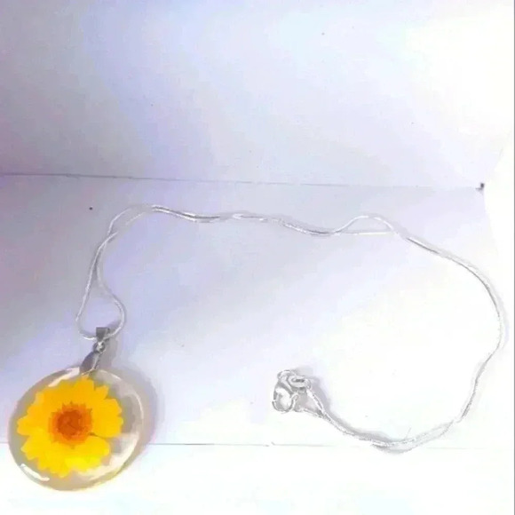 Hippie flower necklace - Picture 3 of 3